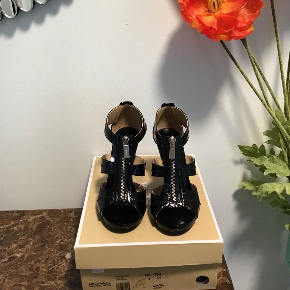 MICHAEL KORS HiGH HEELS SHOES BRAND NEW SIZE 7 M
